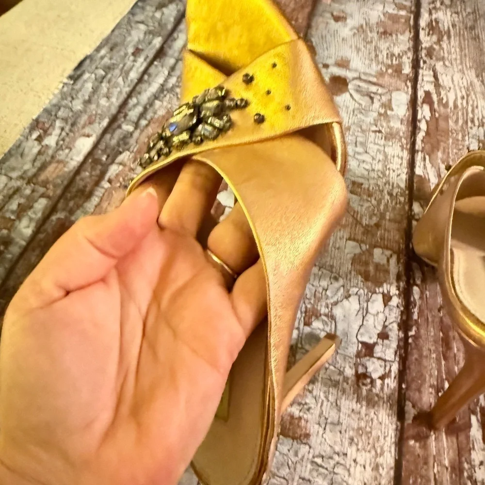 Louise et Cie Gold Bronze  Embellished Heels 👠 so pretty